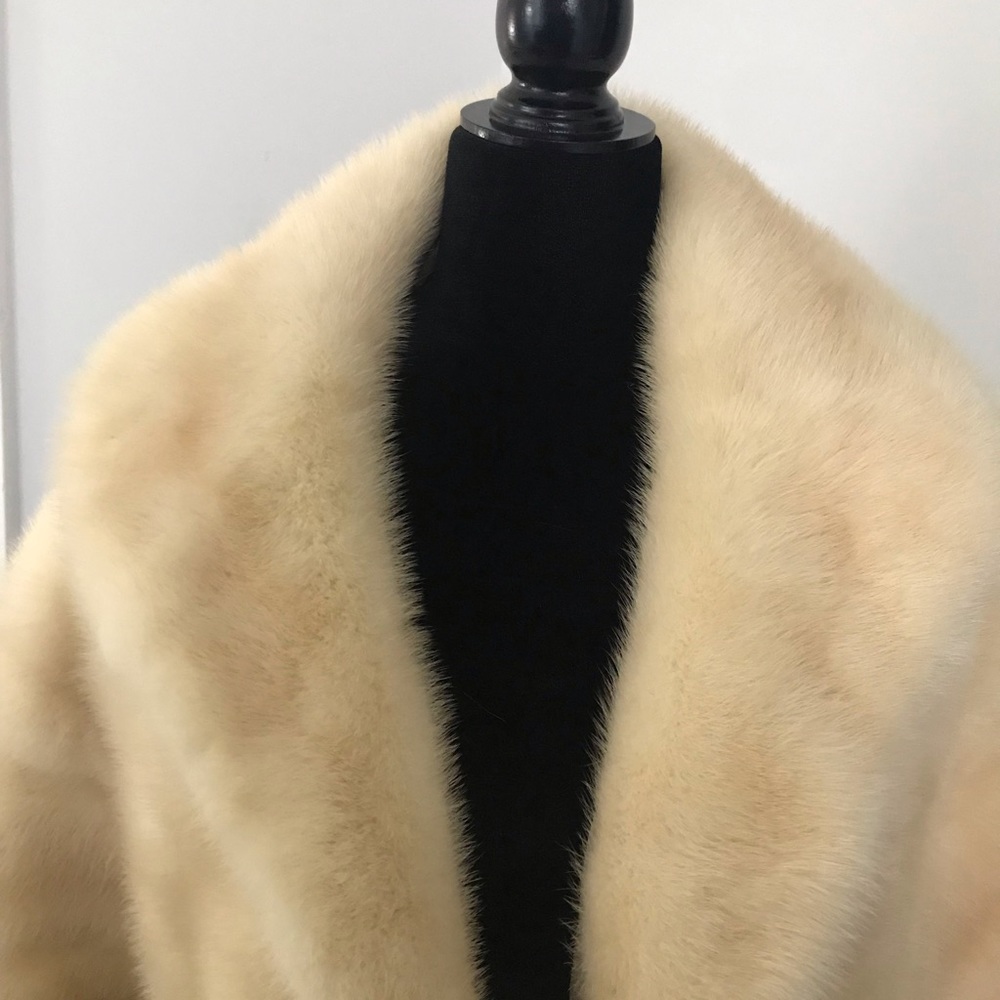 Genuine White Mink Stole by Sovereign Furs. Size M/L